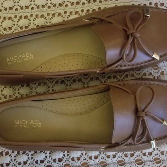 Michael Kors Sutton Moc Bow Detail Loafers - Picture 1 of 4